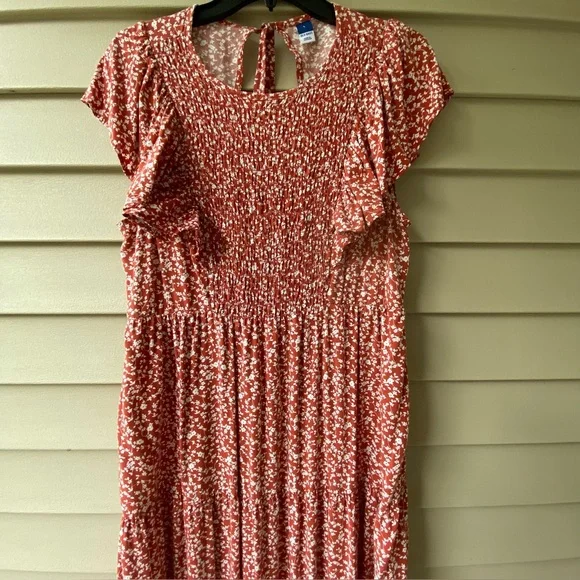 VGUC Old Navy Sz-L(M) Red & White Floral Layers, Ruffled Sleeves, Gathered Chest - Picture 10 of 16